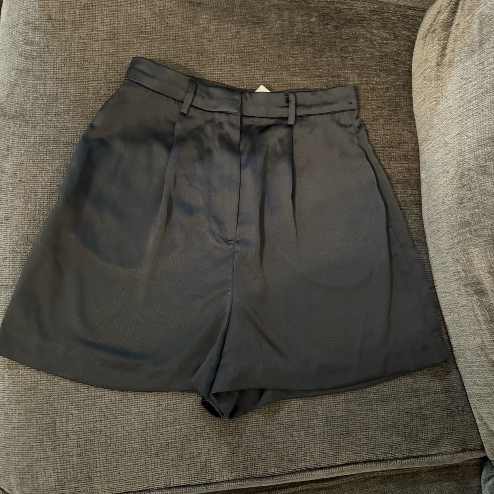 H&M Dressy Dark Blue High Waisted Shorts
Size 2